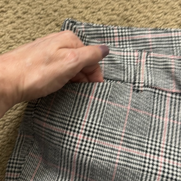 Old Navy Pixie Pants - Picture 4 of 10